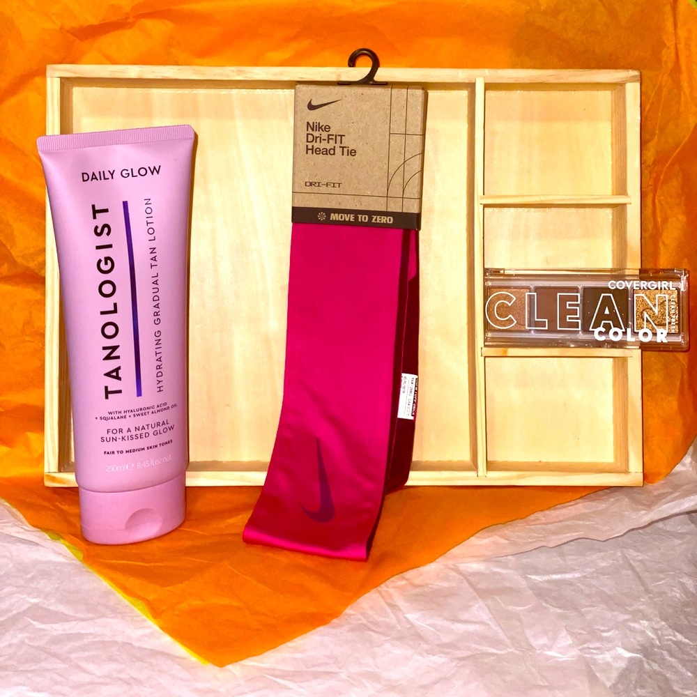 👛 DAILY GLOW TANOLOGIST | NIKE DRI-FIT HEAD TIE
| COVER GIRL EYESHADOW PALETTE